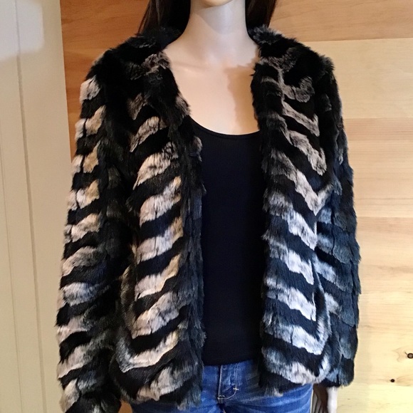 BOSTON PROPER FAUX FUR COLLARLESS STYLE - Picture 8 of 9